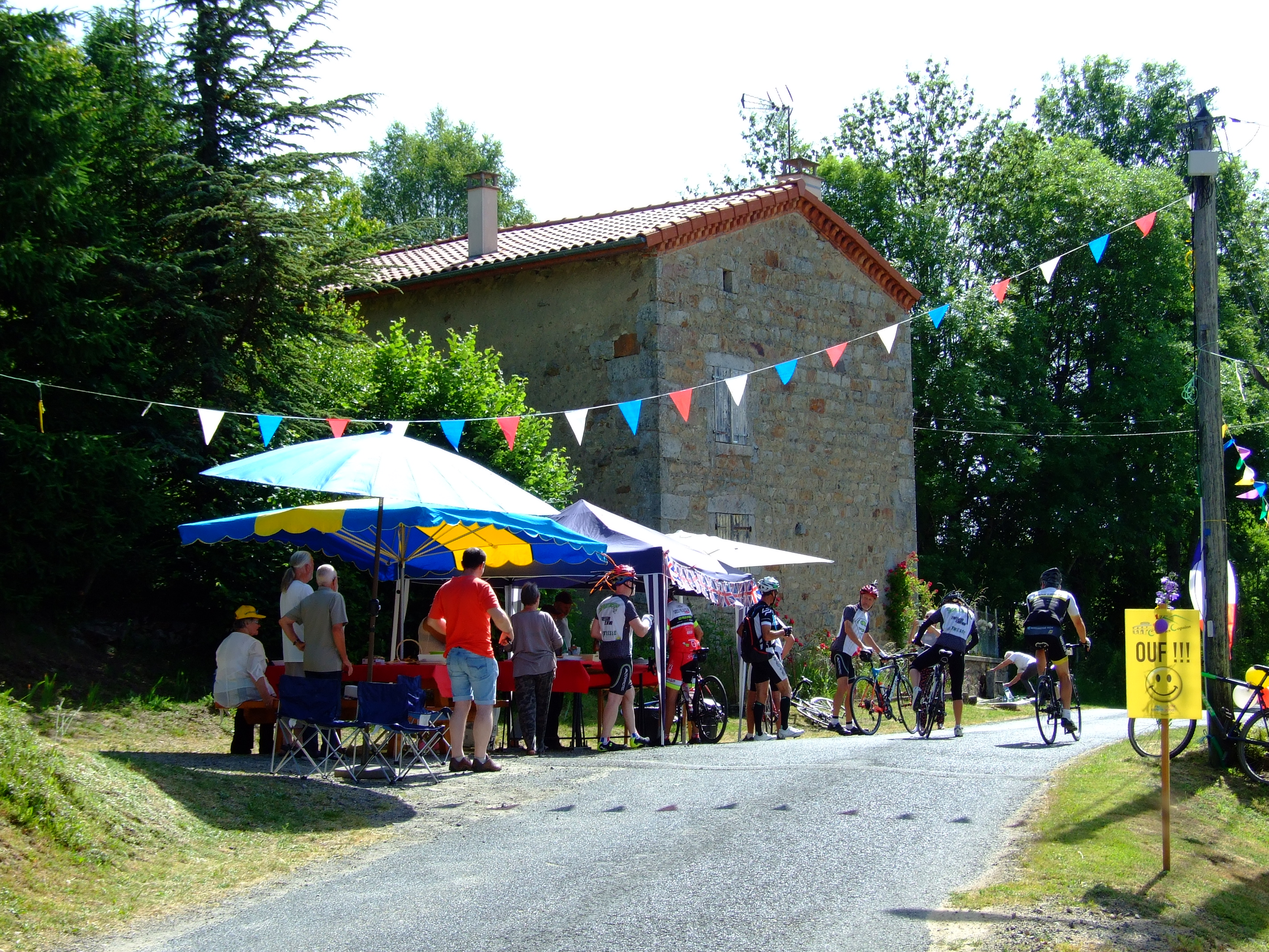 Het wielerfestijn Copains d'Ambert komt ieder jaar langs in Deux Frères